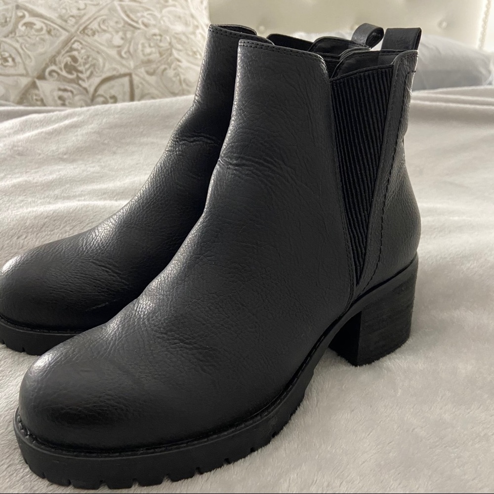 MIA Jody Ribbed Block Heel Chelsea Boot black